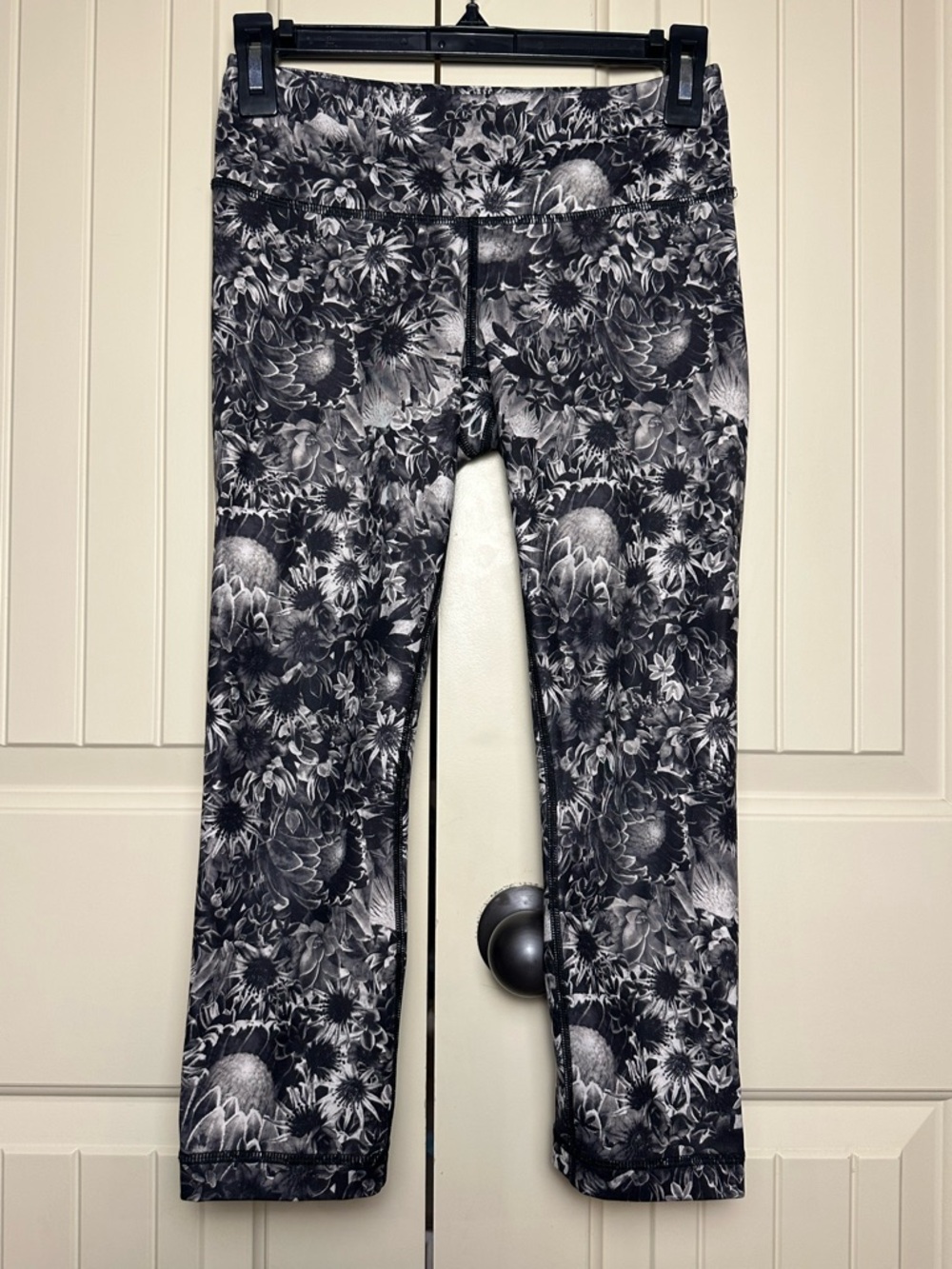 Lululemon Wunder Under Crop Flowabunga Black Angel Wing Floral Leggings Size 4